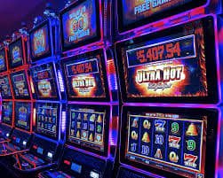 Antarmuka permainan Sweet Bonanza di uangtogel menampilkan gulungan, simbol, dan tombol kontrol